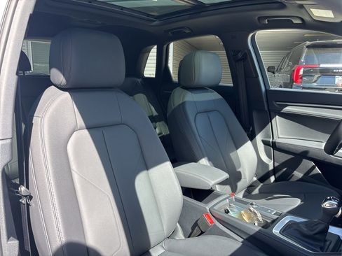 Used 2025 Audi Q3 2.0T Premium w/ Convenience Package image 16