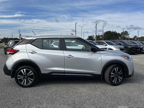 Used 2020 Nissan Kicks SR w/ SR Premium Package image 8