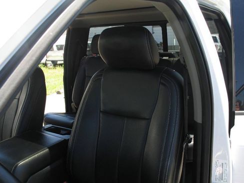 Used 2019 Ford F150 Lariat w/ Equipment Group 502A Luxury AWD/4WD image 24