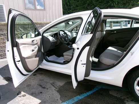 Used 2017 Chevrolet Cruze LT w/ Convenience Package image 13