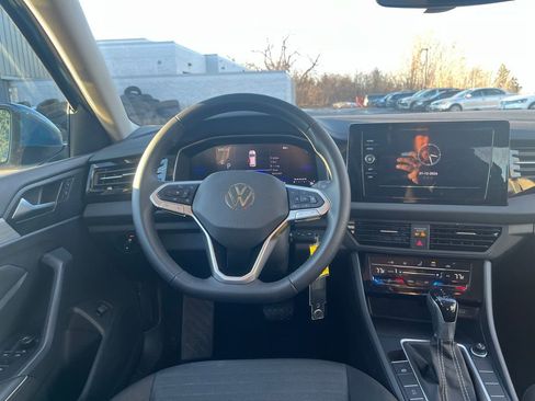 Certified 2025 Volkswagen Jetta S image 19