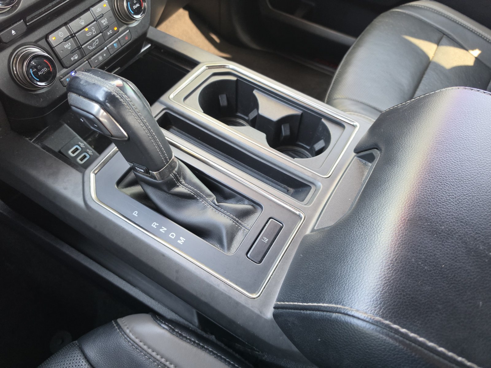Used 2018 Ford F150 Raptor w/ Equipment Group 802A Luxury AWD/4WD image 32