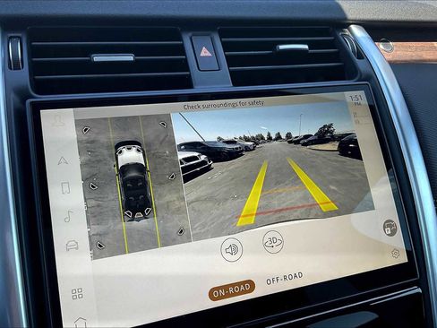 Used 2025 Land Rover Discovery Dynamic SE image 24