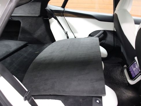 Used 2022 Tesla Model S AWD image 25