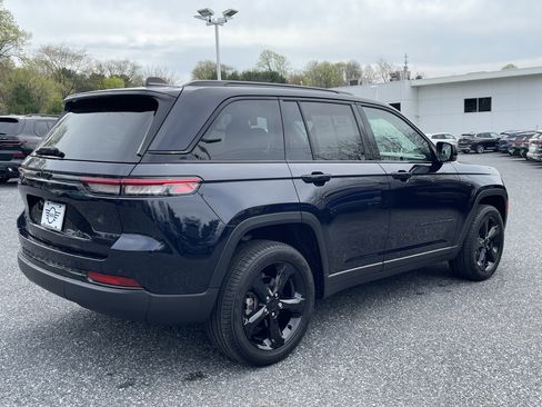 Used 2023 Jeep Grand Cherokee Limited w/ Black Appearance Package image 4