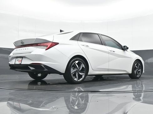 Used 2022 Hyundai Elantra Limited image 21