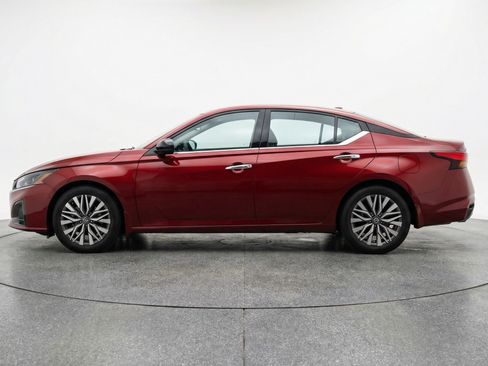 Used 2025 Nissan Altima 2.5 SV FWD image 5