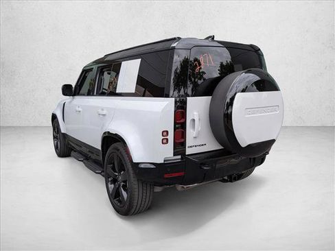 Used 2025 Land Rover Defender 110 X-Dynamic SE image 7