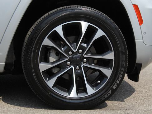 Used 2022 Jeep Grand Cherokee Overland AWD/4WD image 25