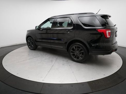 Used 2018 Ford Explorer XLT w/ Equipment Group 202A image 12