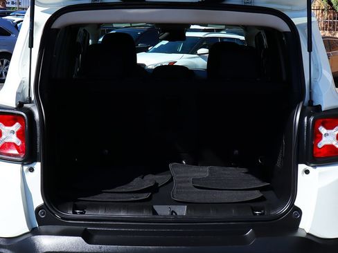 Used 2020 Jeep Renegade Latitude w/ Popular Equipment Group FWD image 23