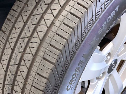 Certified 2025 Kia Sorento LX image 13