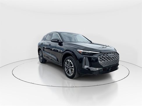 Certified 2025 Audi Q5 2.0T Premium Plus w/ Premium Plus image 2