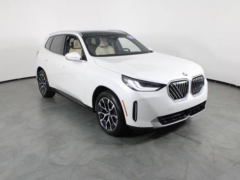 Used 2025 BMW X3 xDrive30i w/ Premium Package AWD/4WD image 4