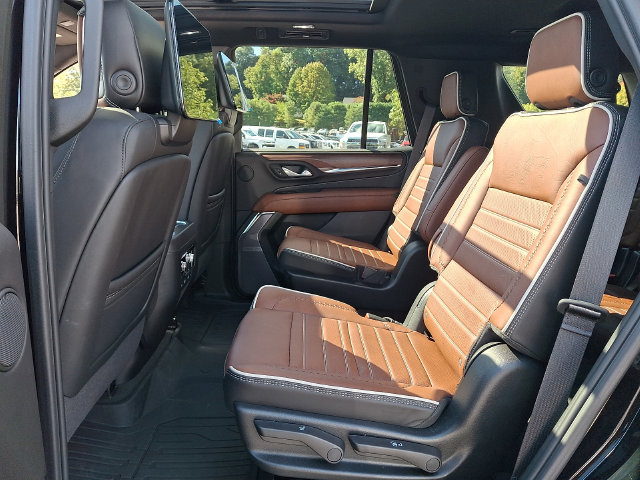 Used 2024 GMC Yukon Denali Ultimate AWD/4WD image 17