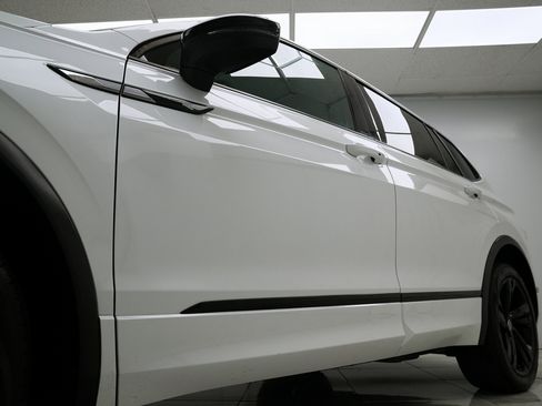 Used 2024 Volkswagen Tiguan SE R-Line image 15