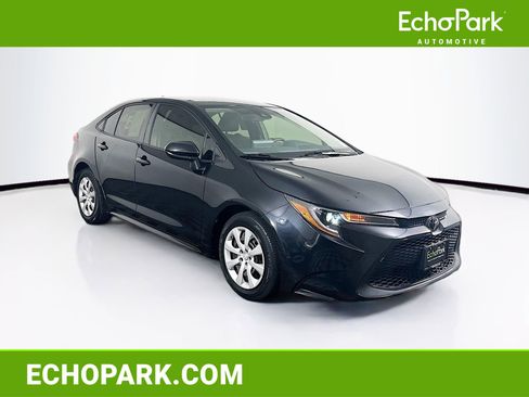 Used 2022 Toyota Corolla LE image 1