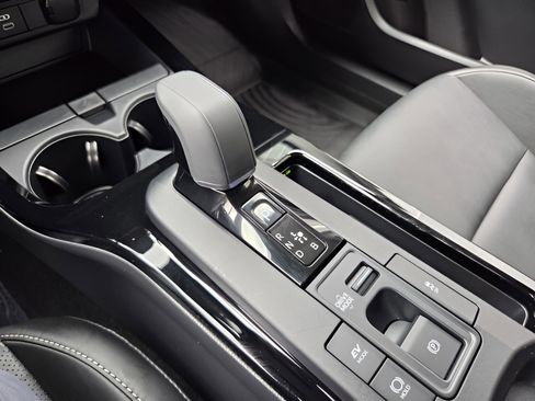 Used 2025 Toyota Prius XLE image 19