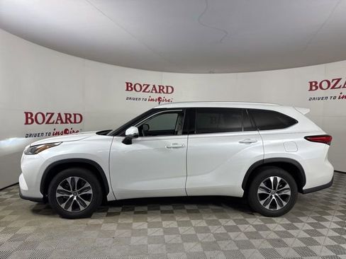 Used 2022 Toyota Highlander XLE image 5