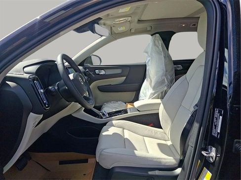 New 2025 Volvo XC40 B5 Ultra w/ Protection Package Premier image 10