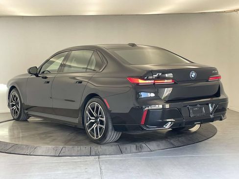 Used 2025 BMW i7 xDrive60 w/ Executive Package AWD/4WD image 3