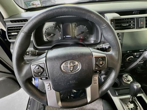 Used 2020 Toyota 4Runner SR5 AWD/4WD image 11