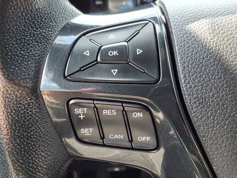Used 2017 Ford Explorer XLT w/ Equipment Group 202A AWD/4WD image 25