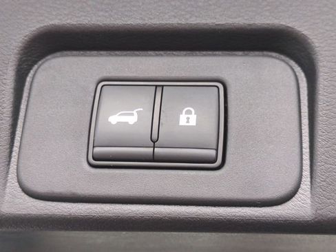 Used 2024 Nissan Rogue SV image 30