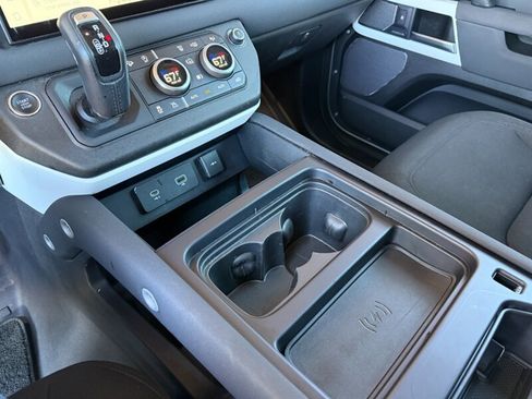 Used 2022 Land Rover Defender 90 image 39