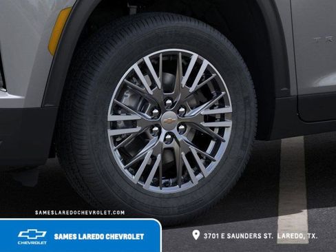 New 2025 Chevrolet Traverse LT w/ Driver Confidence Package FWD image 9