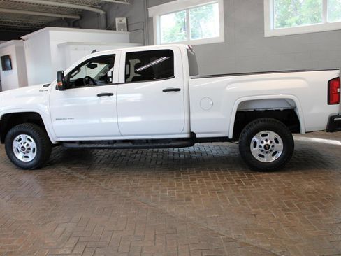 Used 2016 GMC Sierra 2500 4x4 Crew Cab w/ Sierra Convenience Package image 4