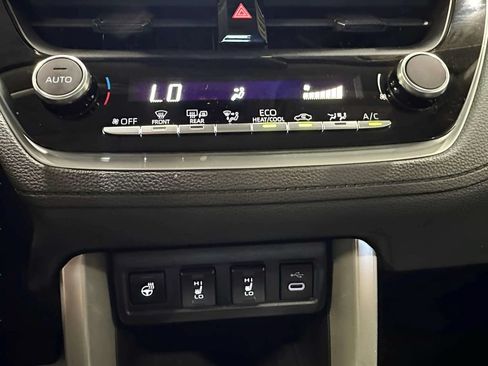 Used 2024 Toyota Corolla Cross LE AWD/4WD image 28