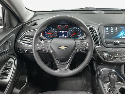 Used 2017 Chevrolet Malibu LT image 19