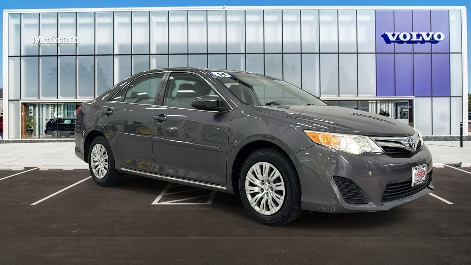 Used 2014 Toyota Camry LE FWD image 1
