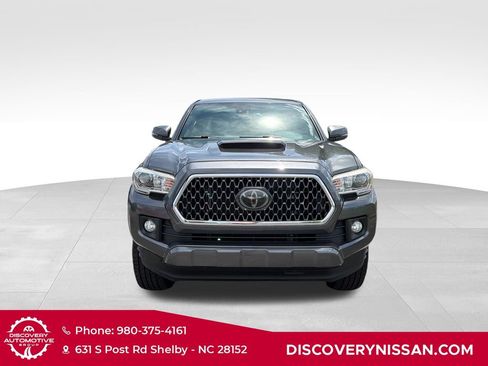 Used 2018 Toyota Tacoma TRD Sport w/ Technology Package AWD/4WD image 2