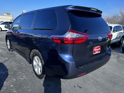 Used 2020 Toyota Sienna L image 7