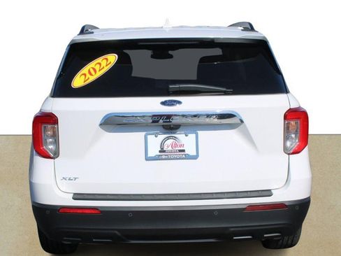 Used 2022 Ford Explorer XLT image 5