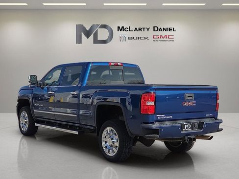 Certified 2017 GMC Sierra 2500 Denali image 4