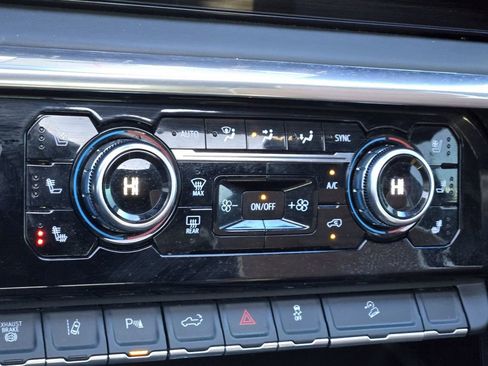 Used 2024 GMC Sierra 2500 Denali Ultimate image 32