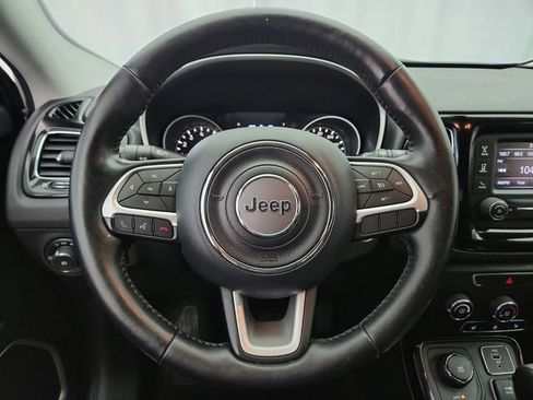 Used 2018 Jeep Compass Latitude AWD/4WD image 12