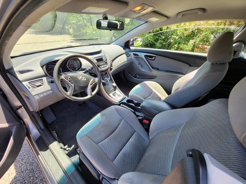 Used 2013 Hyundai Elantra FWD image 19