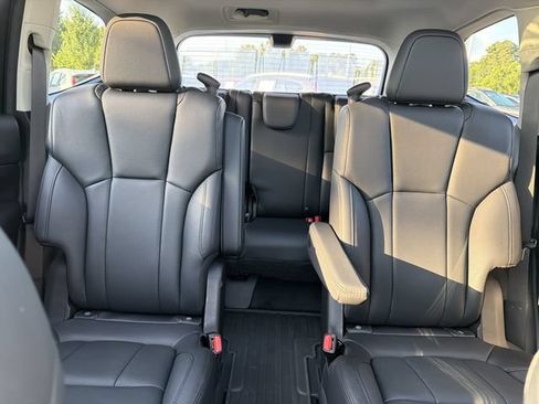 Certified 2025 Subaru Ascent Bronze Edition AWD/4WD image 31
