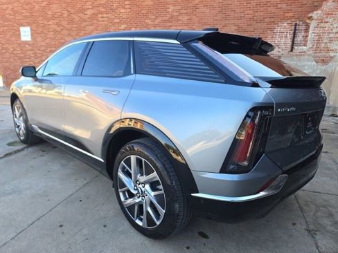 New 2026 Cadillac Optiq Luxury 1 image 5