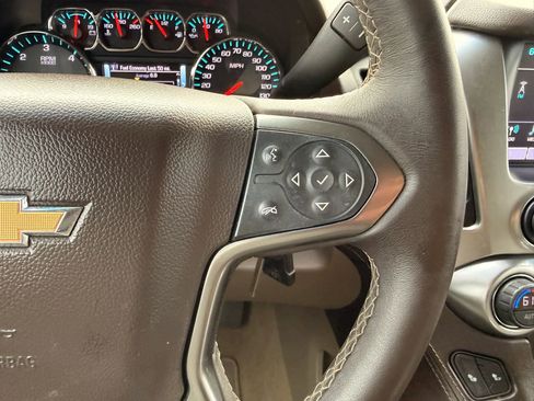 Used 2018 Chevrolet Suburban LT RWD image 18