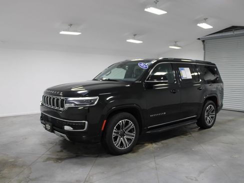 Used 2024 Jeep Wagoneer Series II w/ Flexible Seating Group AWD/4WD image 3