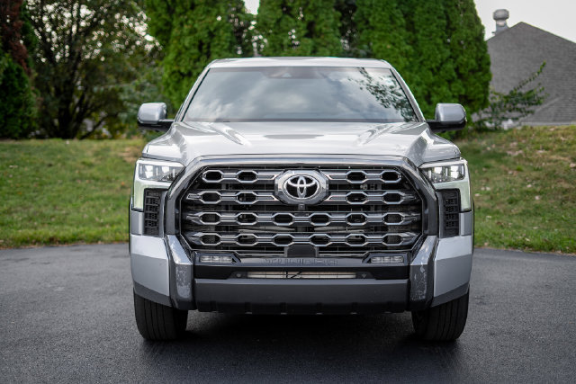 Used 2023 Toyota Tundra Platinum AWD/4WD image 2