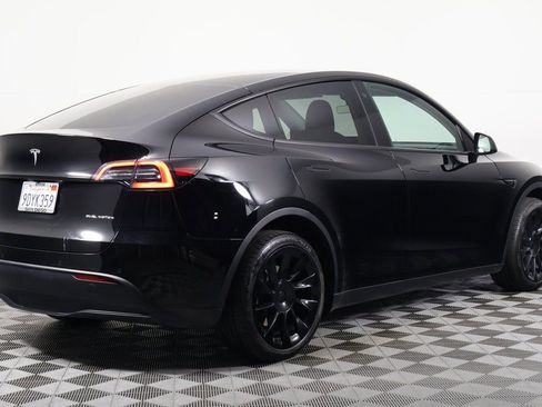 Used 2022 Tesla Model Y Long Range image 4