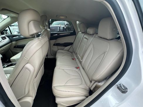 Used 2018 Lincoln MKC Premiere image 12