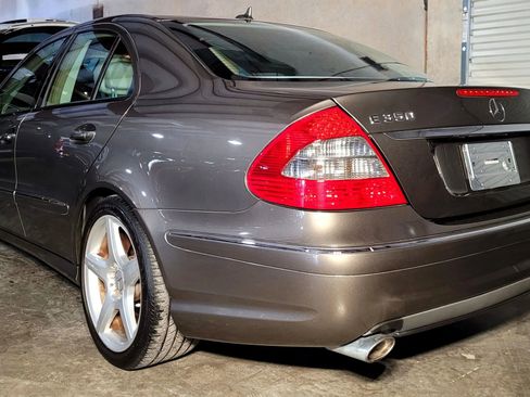 Used 2009 Mercedes-Benz E 350 E 350 Sedan 4D image 6