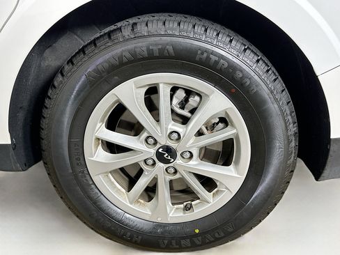 Used 2024 Kia Carnival LX image 11